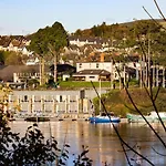 The Lakeside & Leisure Centre