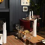 The Lakeside & Leisure Centre 4*