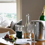 The Lakeside & Leisure Centre 4*