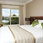 The Lakeside & Leisure Centre 4*