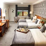 The Lakeside & Leisure Centre Hotel