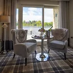 The Lakeside & Leisure Centre Hotel 4*
