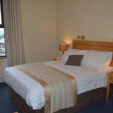 The Lakeside & Leisure Centre 4*