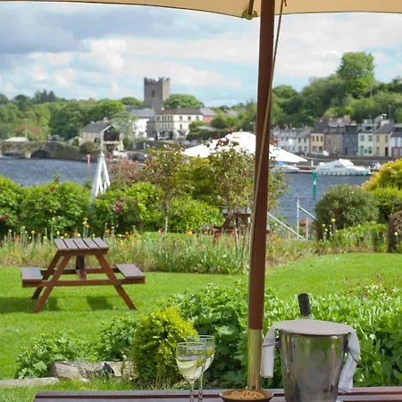The Lakeside & Leisure Centre Hotel 4*