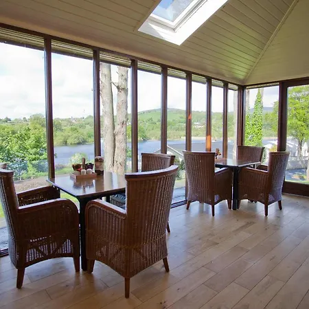 The Lakeside & Leisure Centre Hotel 4*