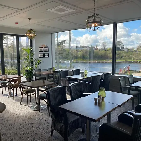 The Lakeside Hotel&leisure Centre 4*