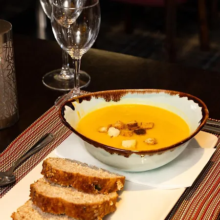 The Lakeside & Leisure Centre Szálloda