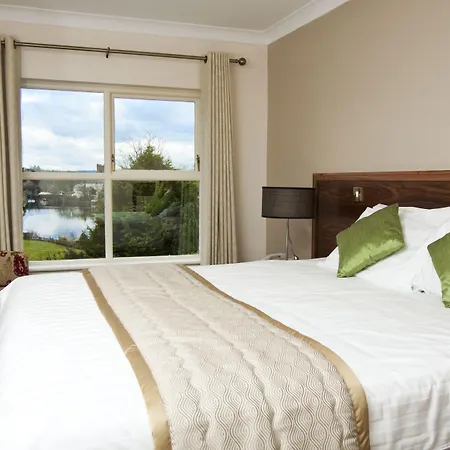 The Lakeside & Leisure Centre 4*