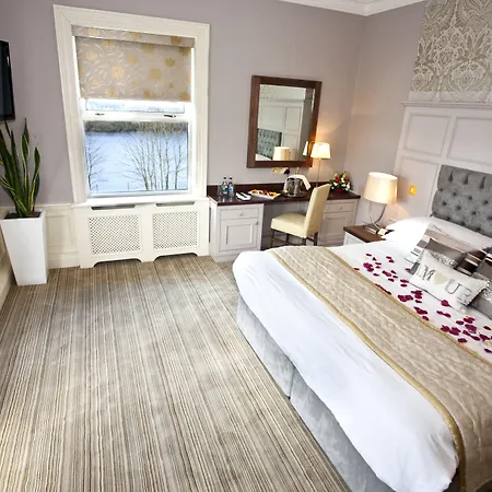 The Lakeside & Leisure Centre Hotel 4*