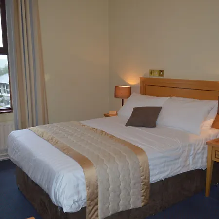 The Lakeside & Leisure Centre 4*