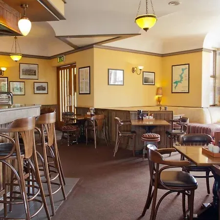 The Lakeside & Leisure Centre 4*