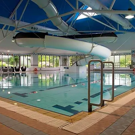 The Lakeside & Leisure Centre ホテル 4*