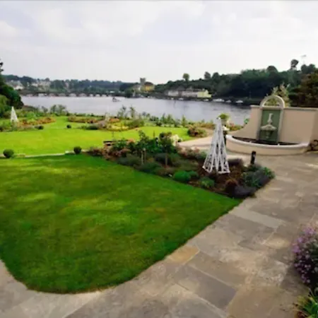 The Lakeside & Leisure Centre 4* Killaloe
