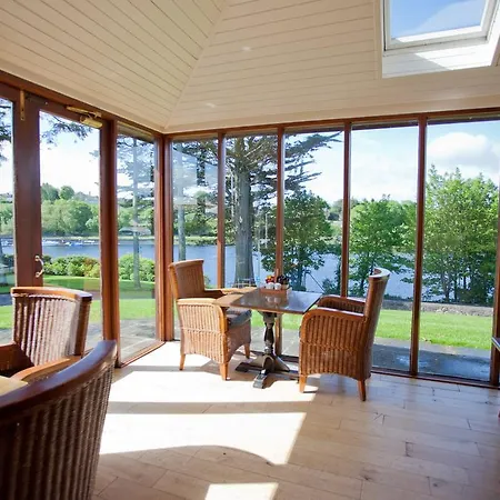 The Lakeside & Leisure Centre 4*