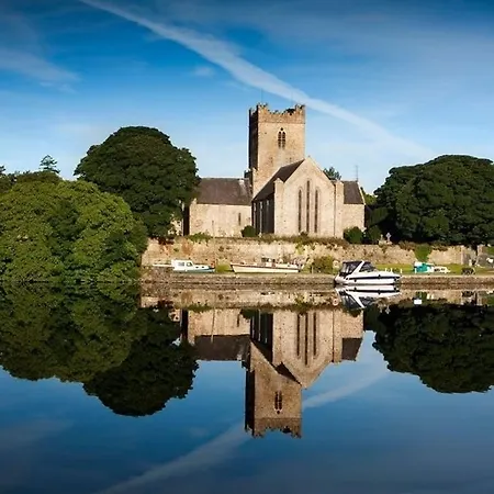The Lakeside Hotel&leisure Centre 4*