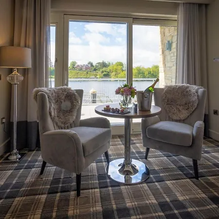 The Lakeside & Leisure Centre Hotel 4*