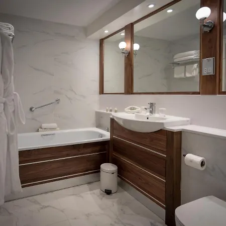 The Lakeside Hotel&leisure Centre Hotel 4*
