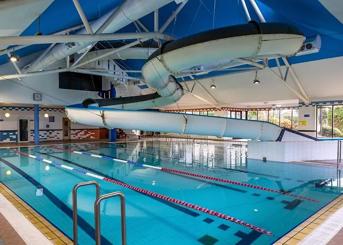 The Lakeside & Leisure Centre 4*