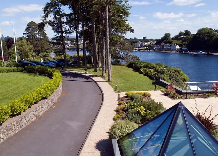 The Lakeside & Leisure Centre 4*