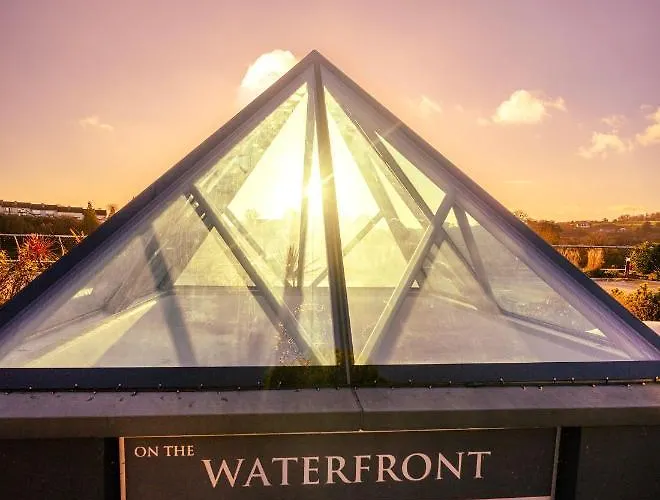 The Lakeside & Leisure Centre 호텔