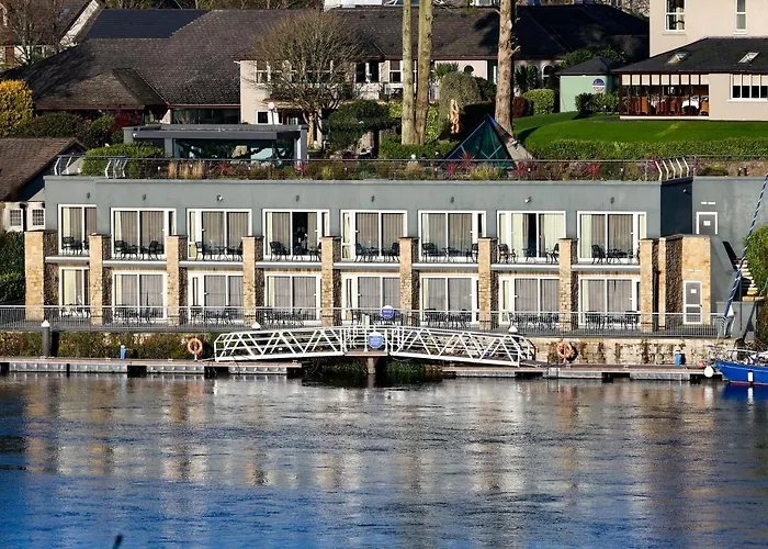 The Lakeside & Leisure Centre 호텔 킬랄로