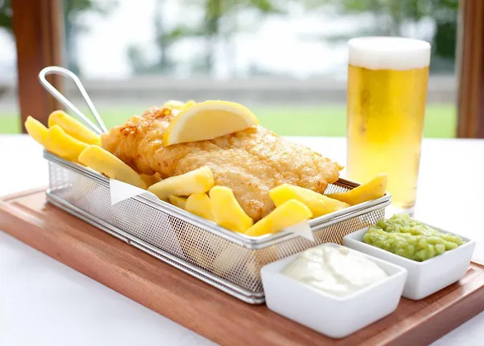 호텔 The Lakeside & Leisure Centre 4*