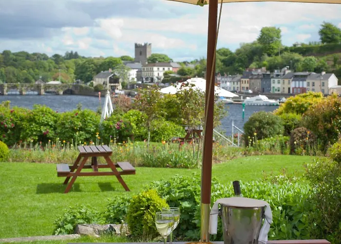 The Lakeside & Leisure Centre Otel 4*