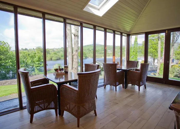 The Lakeside & Leisure Centre 호텔 4*