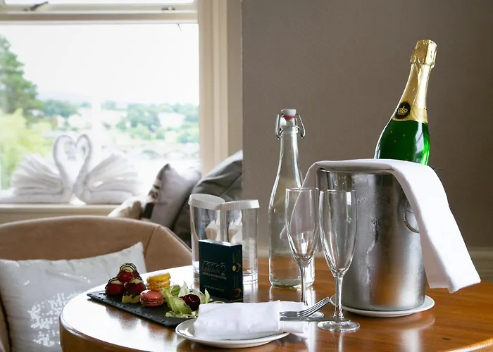 The Lakeside & Leisure Centre 4*