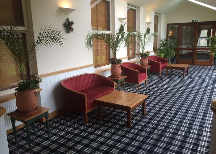 The Lakeside & Leisure Centre Hotel 4*