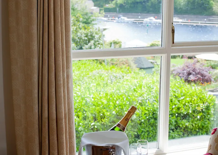 The Lakeside & Leisure Centre 4*