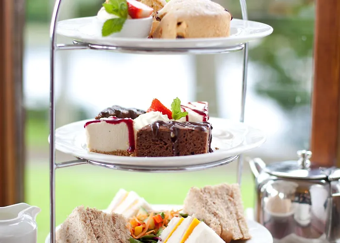 The Lakeside & Leisure Centre 호텔 4*