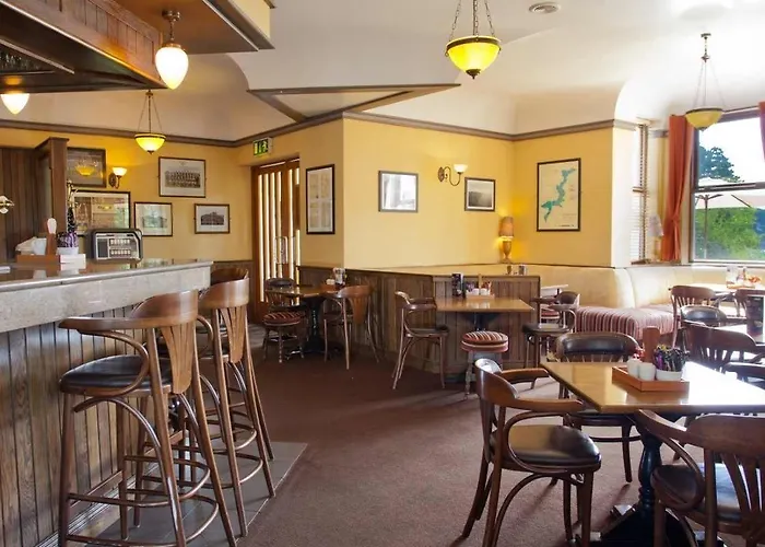 The Lakeside & Leisure Centre 4*