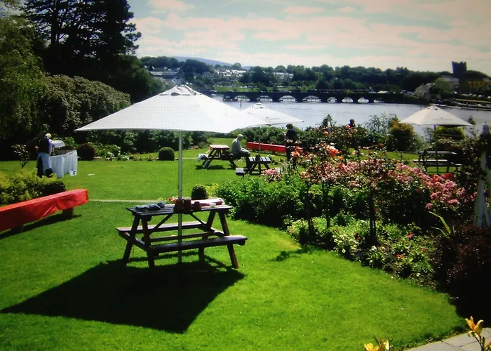 The Lakeside & Leisure Centre Hotel Killaloe