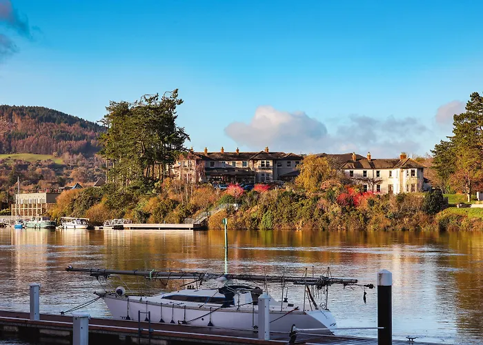 호텔 The Lakeside & Leisure Centre 4*