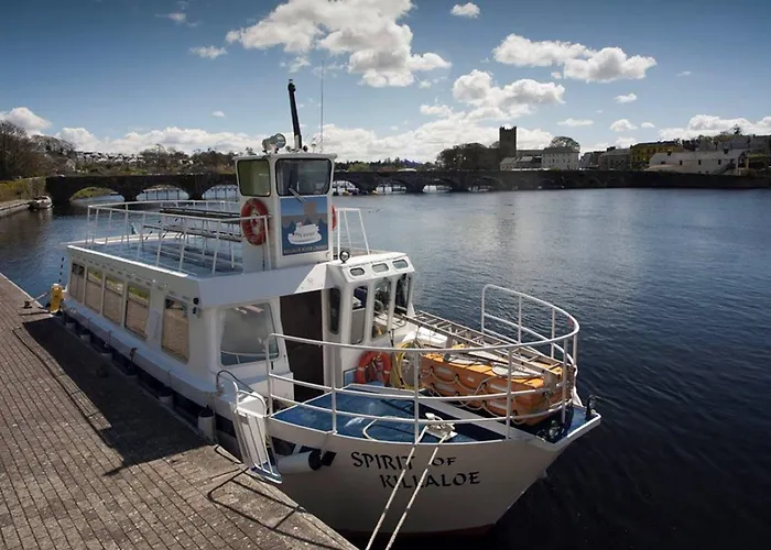 Otel The Lakeside & Leisure Centre Killaloe