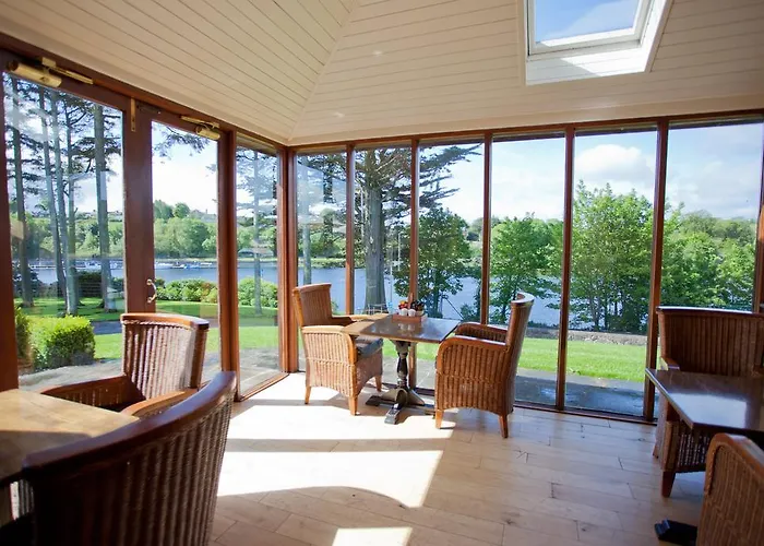 The Lakeside & Leisure Centre 4*