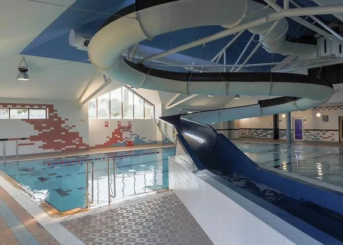 The Lakeside & Leisure Centre Hotel 4*